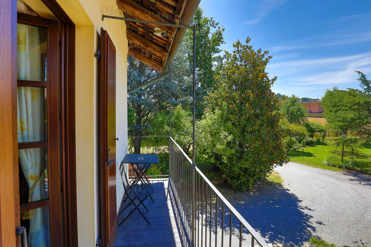 Вилла Cascina Giuli Альба Экстерьер фото